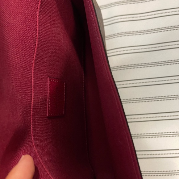 Louis Vuitton - Picture 5 of 7